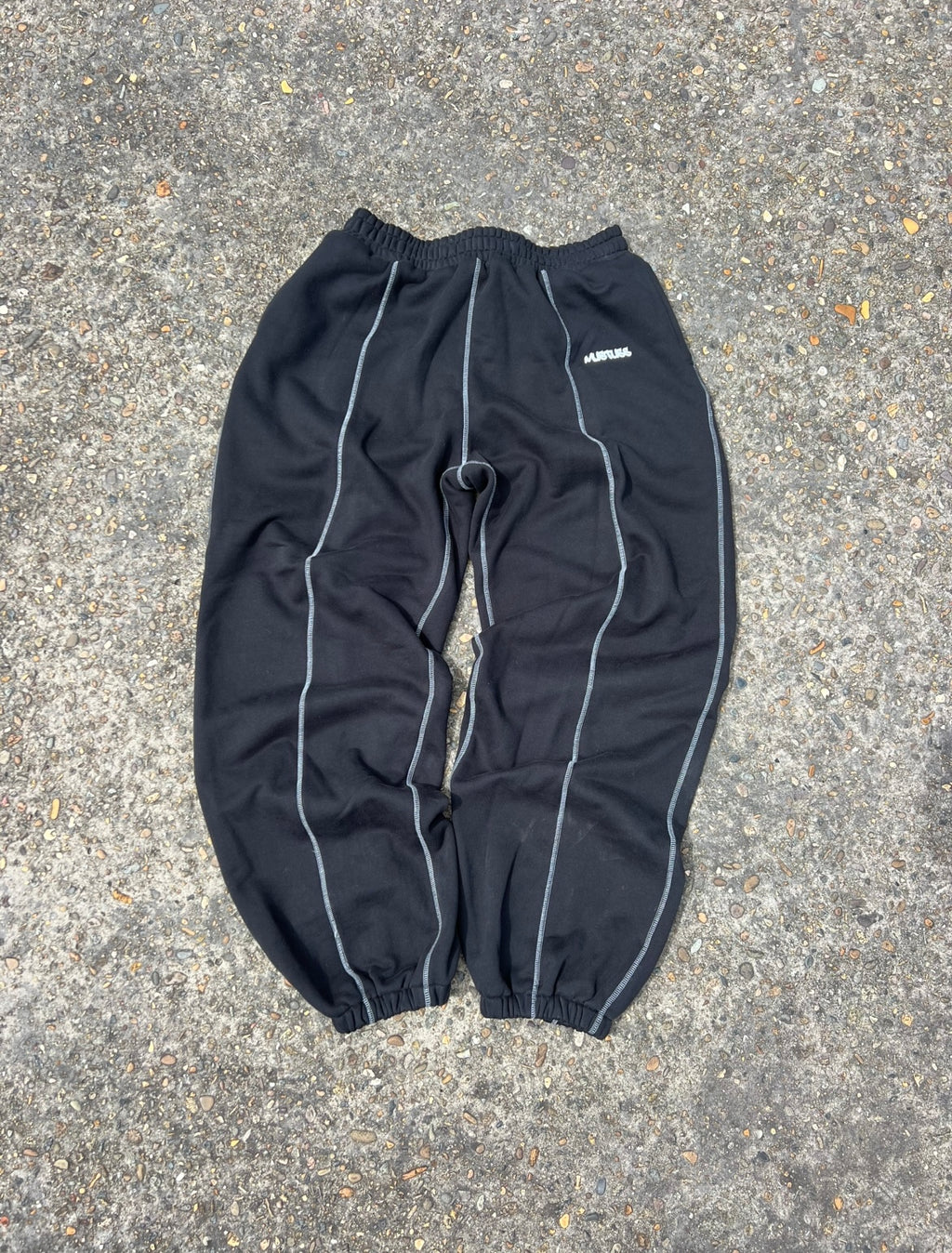MUSTUSS monofont joggers