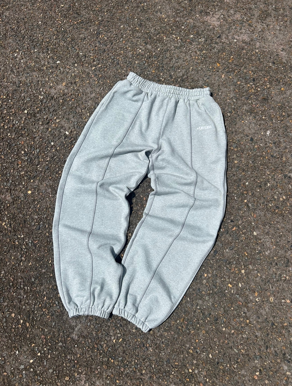 MUSTUSS monofont joggers